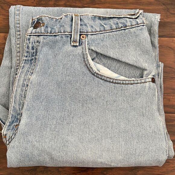 Vintage Levi’s 560 Distressed Blue Denim Jeans Loose Fit Taper Leg Style Casual - Picture 1 of 16